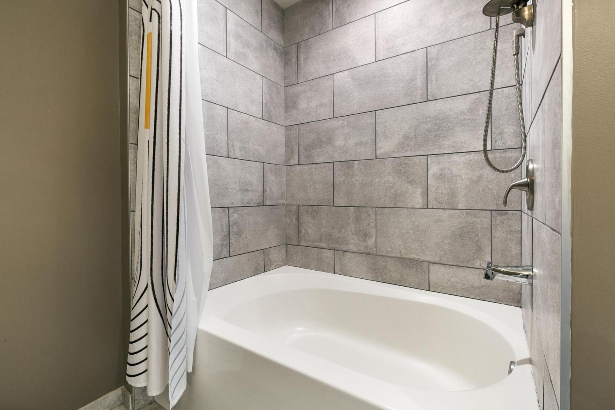 Luxury 2-Bedroom Condo Steps Away From The French Quarter New Orleans Ngoại thất bức ảnh